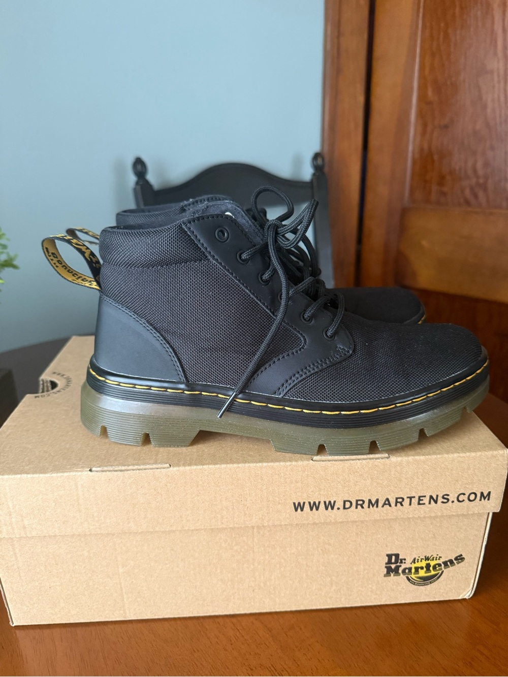 NEW Dr. Martens Bonny
Utility Chukka Boots Black
Women's 9 / Men's 8 (EU 41) NIB